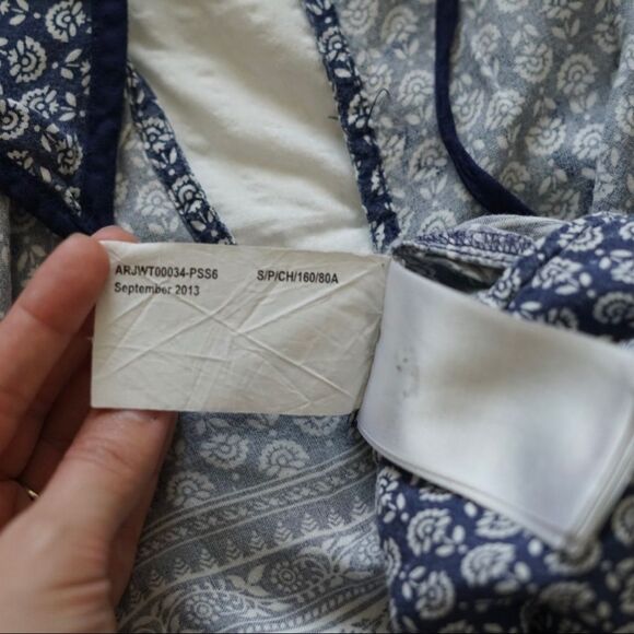 Roxy Women's Keep Me Woven Tie Side Camisole Navy Patterned Top Size Small - Picture 6 of 6